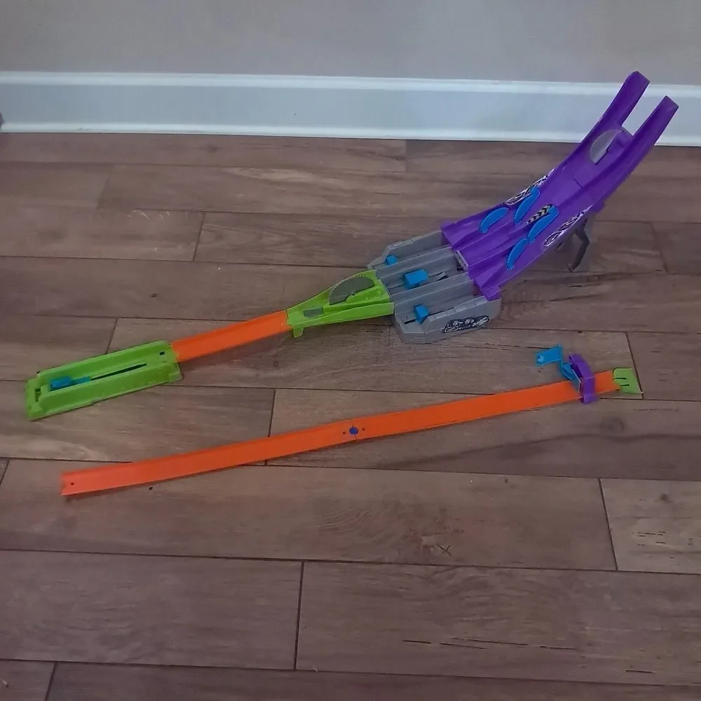 Hot Wheels Split Speeders Blade Raid Track Set DHY27 saw racing set purple READ